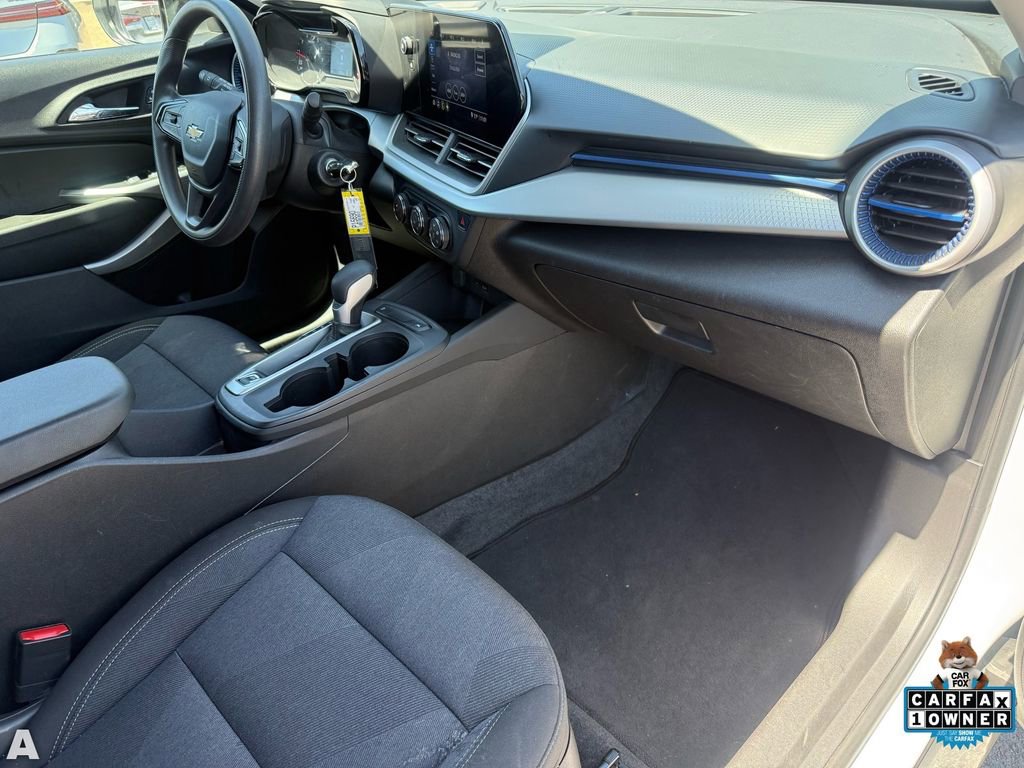 Used 2025 Chevrolet Trax LS image 28