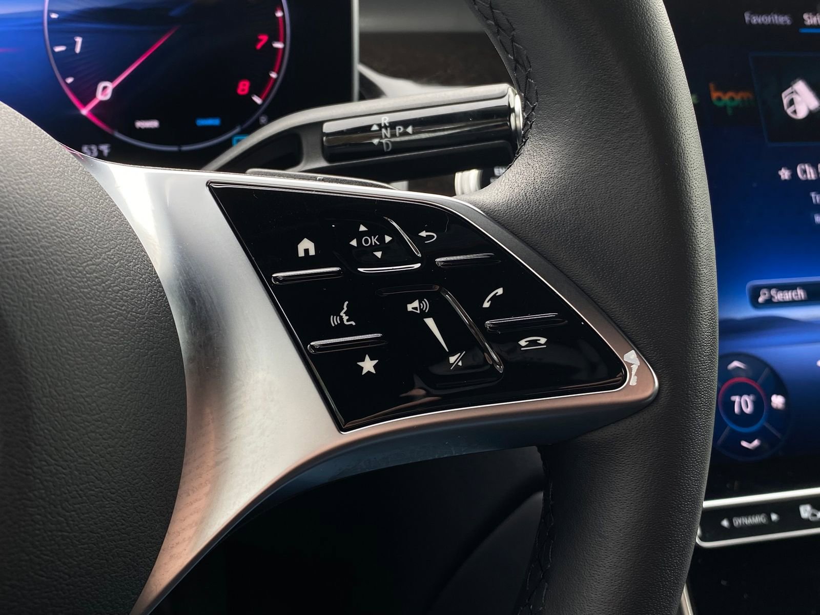 Used 2025 Mercedes-Benz GLC 300 image 23