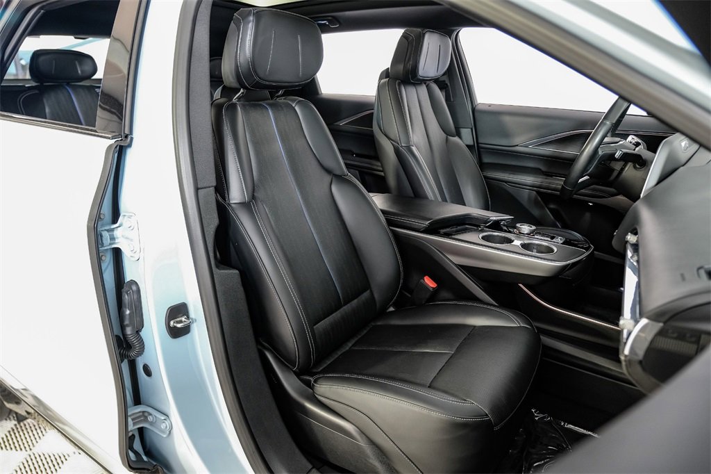 Used 2024 Cadillac Lyriq Luxury image 34