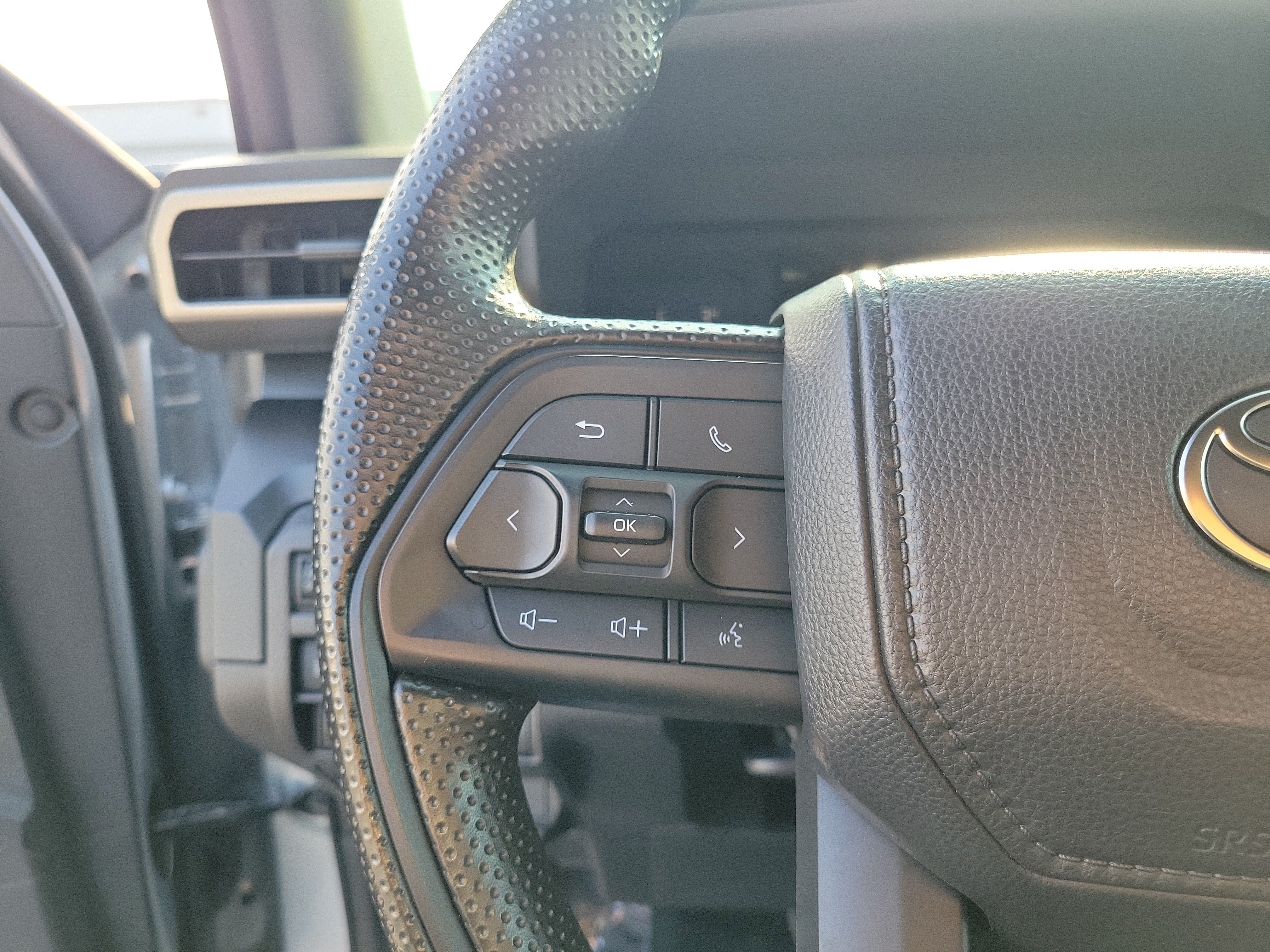 Used 2025 Toyota Tacoma SR AWD/4WD image 17