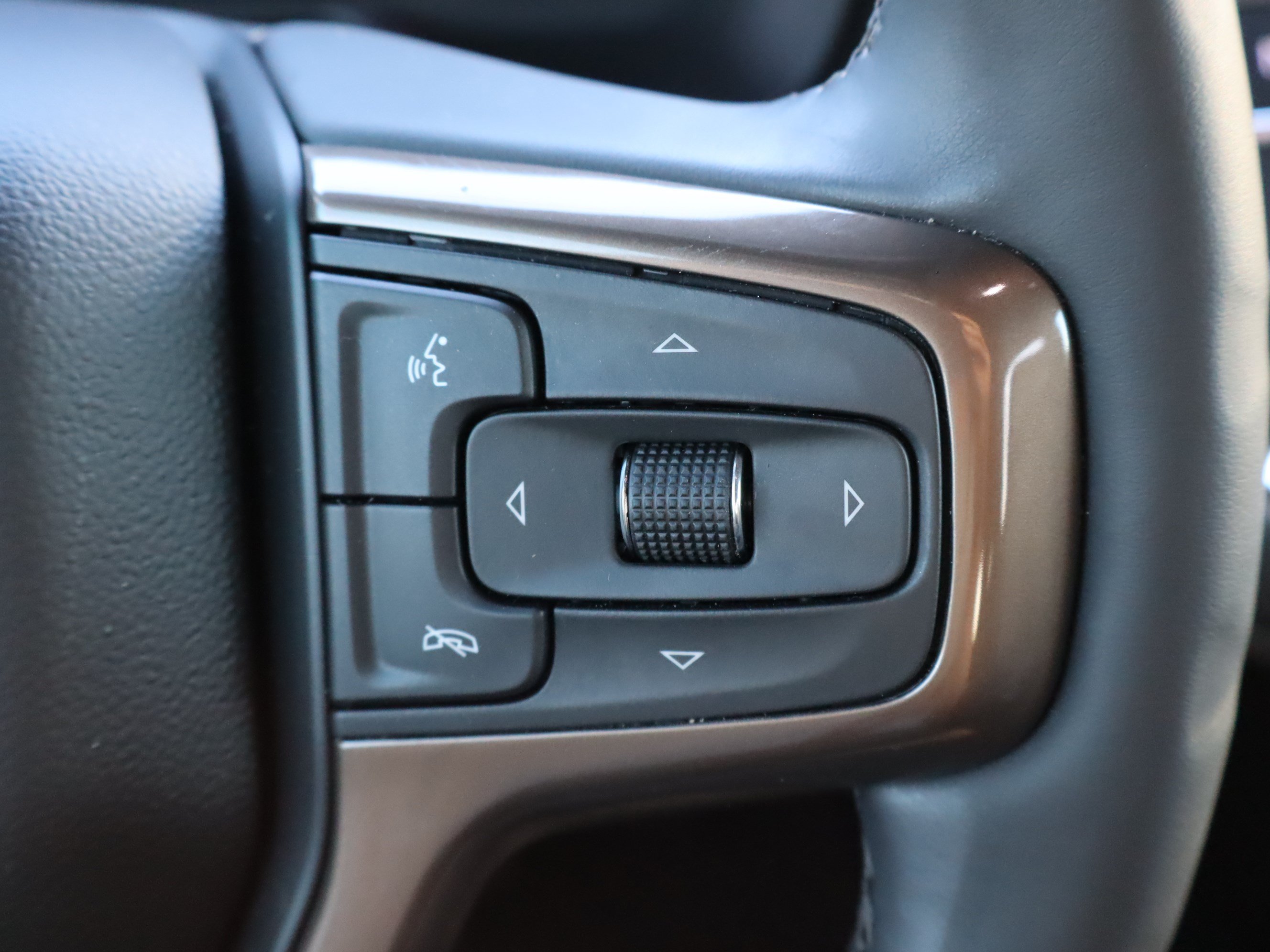 Used 2024 Chevrolet Tahoe High Country RWD image 23