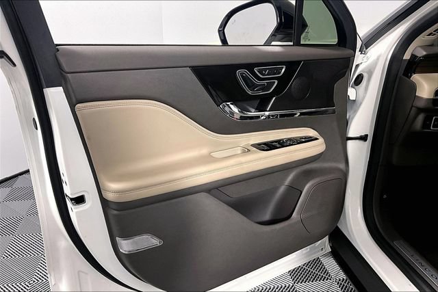 Used 2023 Lincoln Corsair Reserve FWD image 21