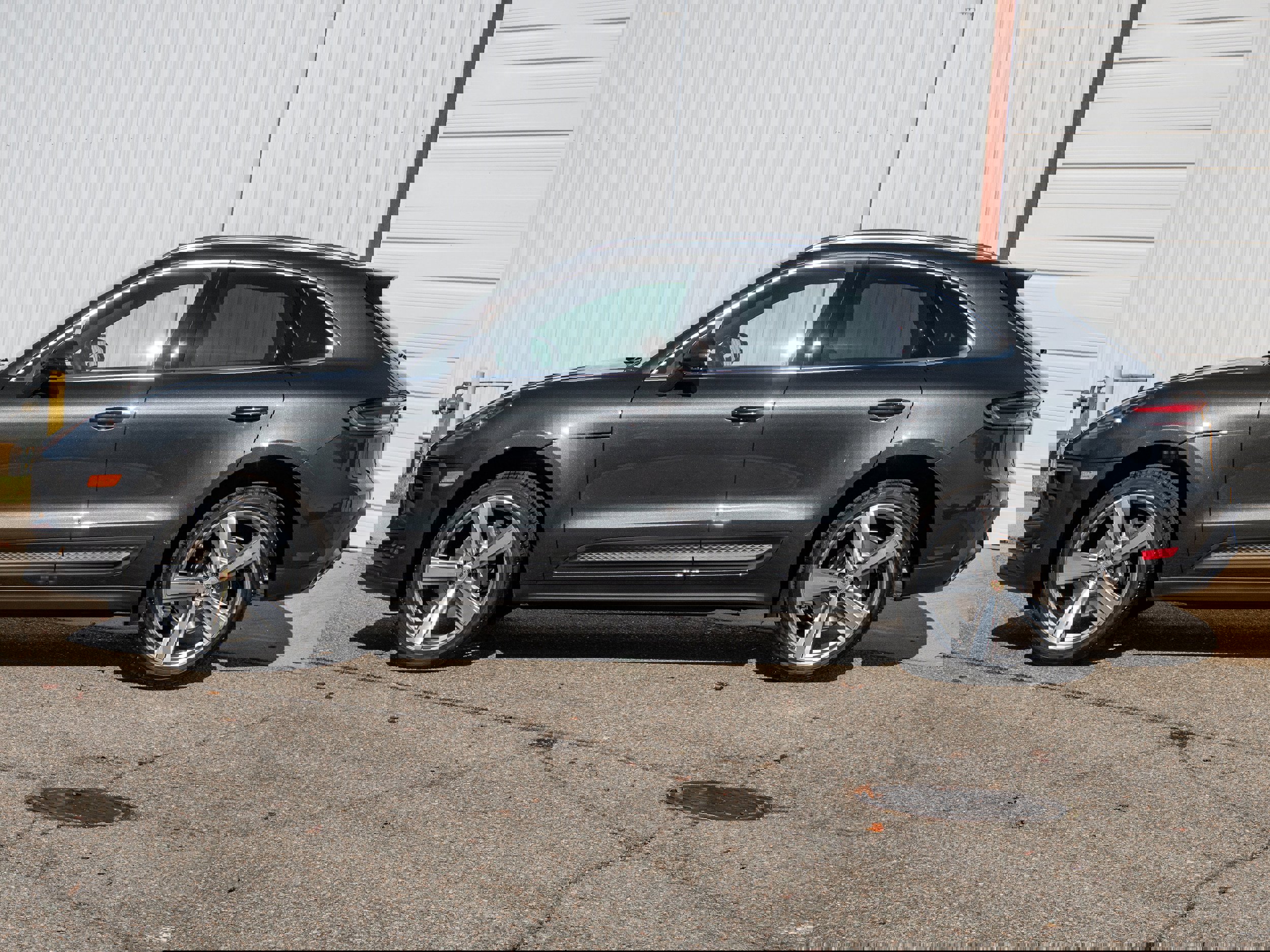 New 2026 Porsche Macan image 2