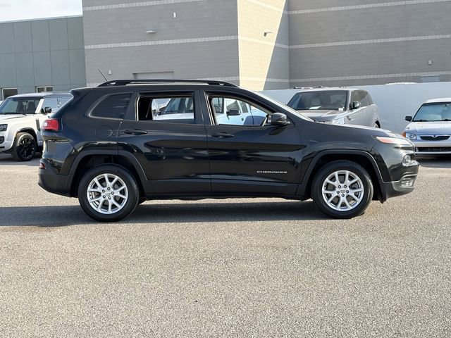 Used 2016 Jeep Cherokee Sport image 26