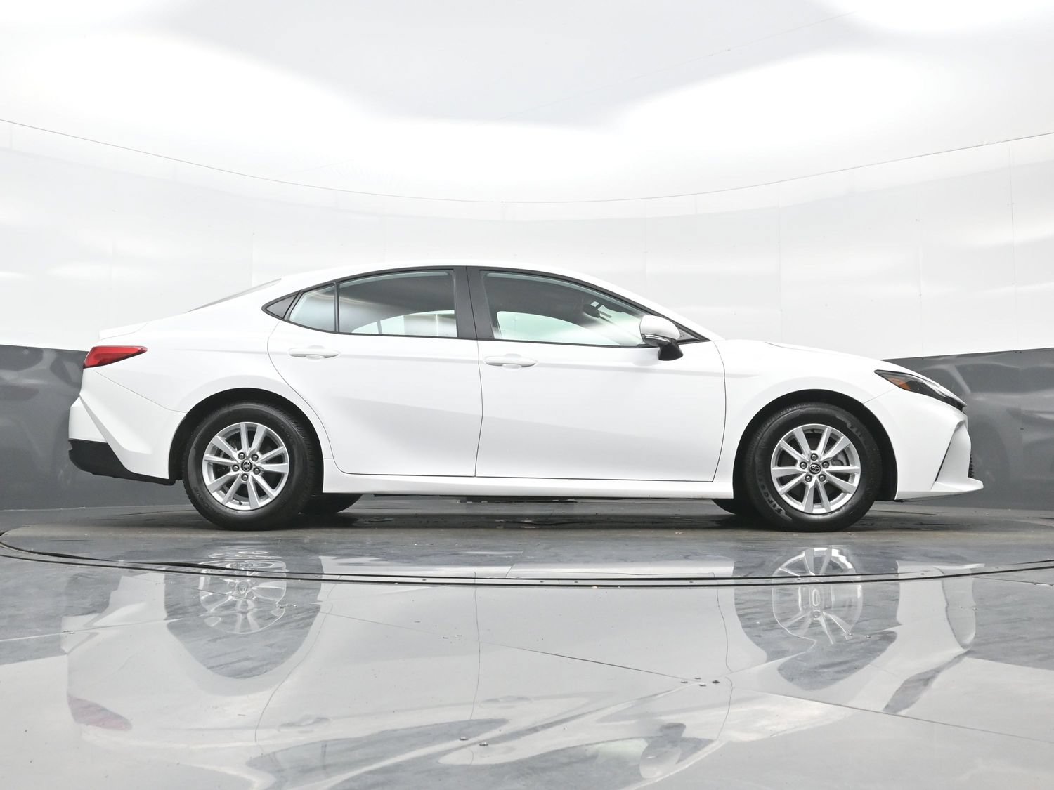 Used 2025 Toyota Camry LE FWD image 33