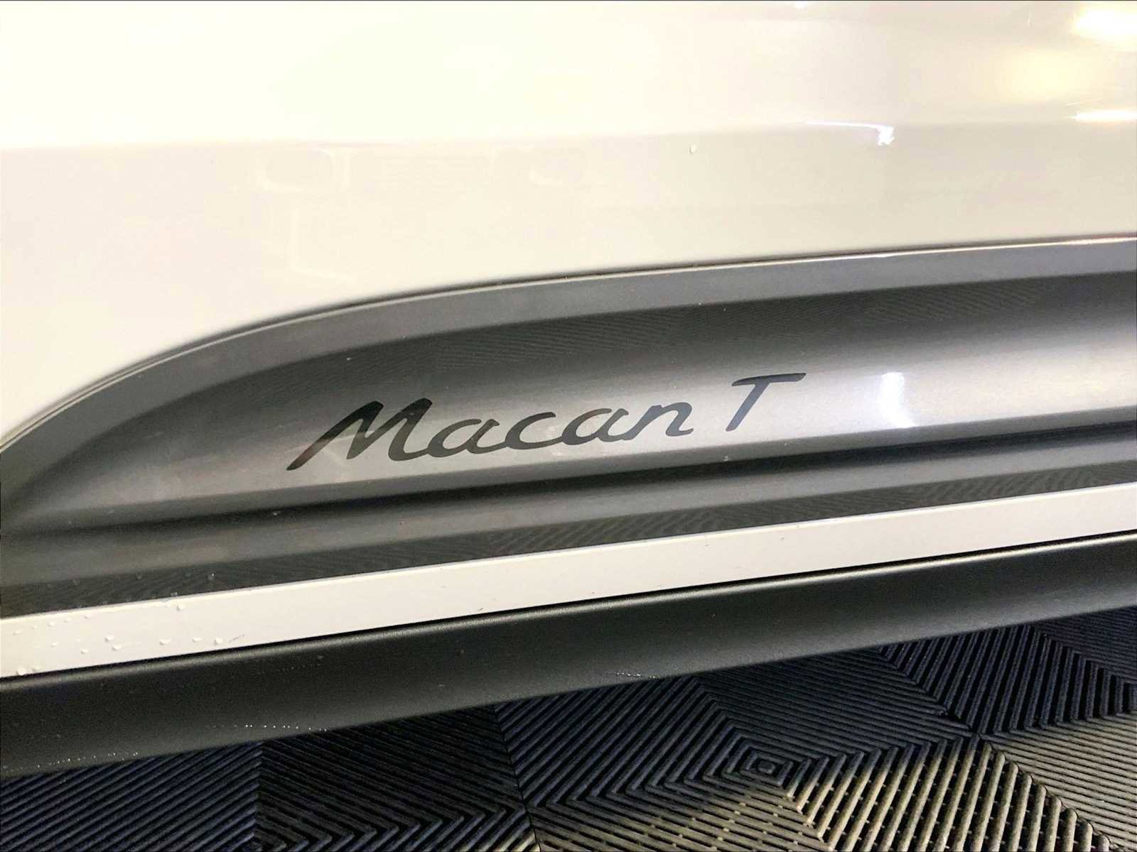 Certified 2023 Porsche Macan Turbo image 19