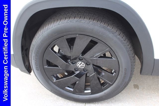 Used 2025 Volkswagen Atlas Cross Sport SE w/ Panoramic Sunroof Package image 13