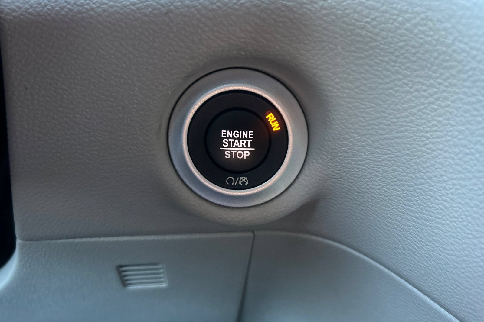 Used 2024 Chrysler Pacifica Touring-L FWD image 22
