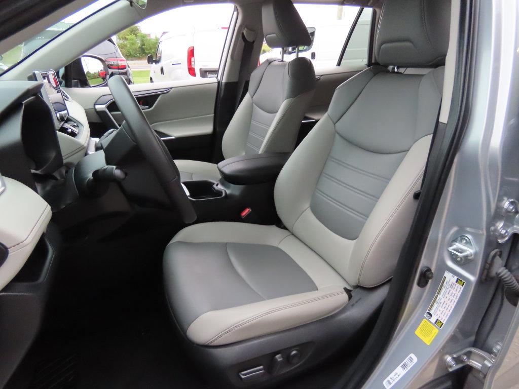 Used 2024 Toyota RAV4 XLE Premium AWD/4WD image 21