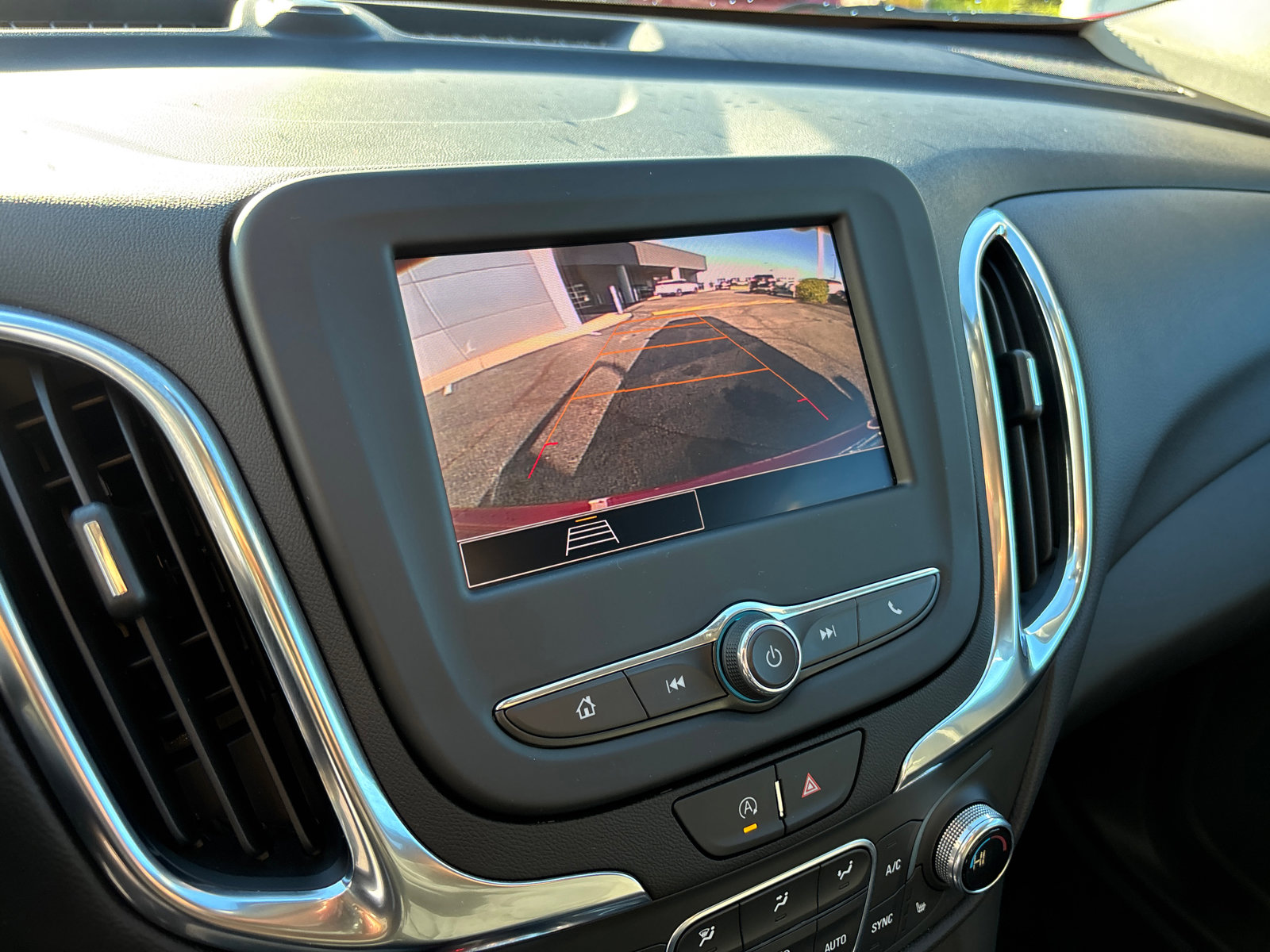 Used 2024 Chevrolet Equinox LT image 21