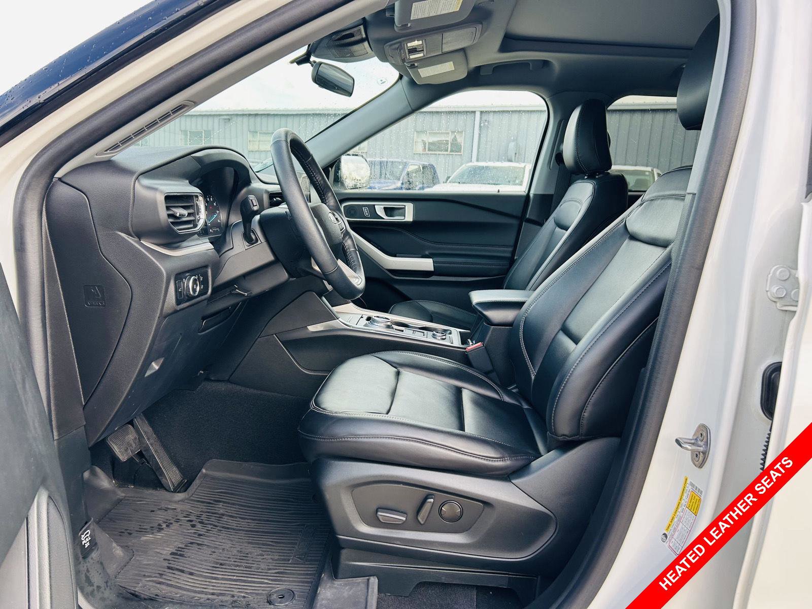 Used 2023 Ford Explorer XLT w/ Equipment Group 202A image 3