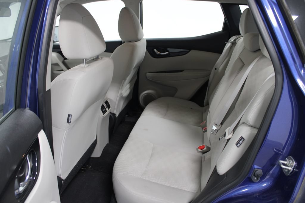 Used 2020 Nissan Rogue Sport SV FWD image 17