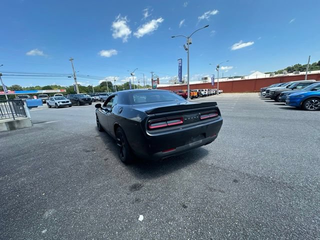 Used 2019 Dodge Challenger R/T w/ Driver Convenience Group RWD image 9