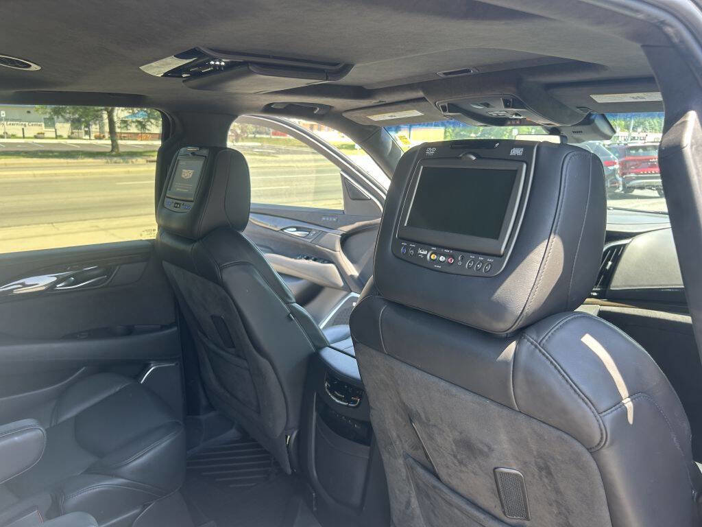 Used 2019 Cadillac Escalade Platinum image 34