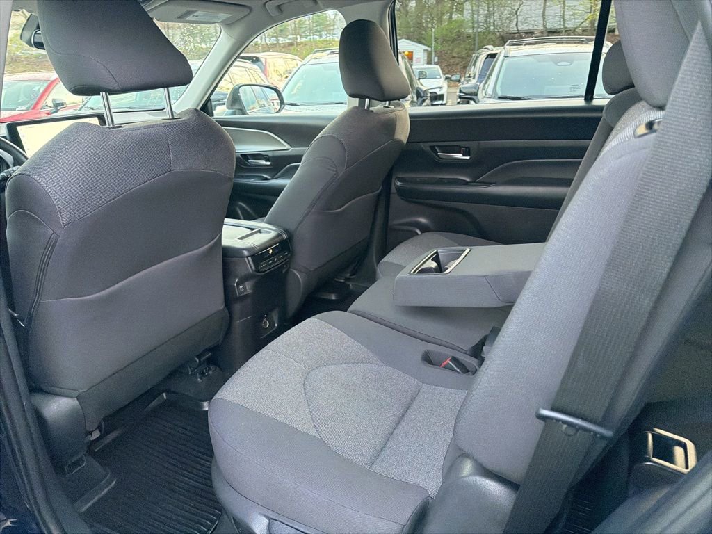 Used 2025 Toyota Grand Highlander AWD image 19