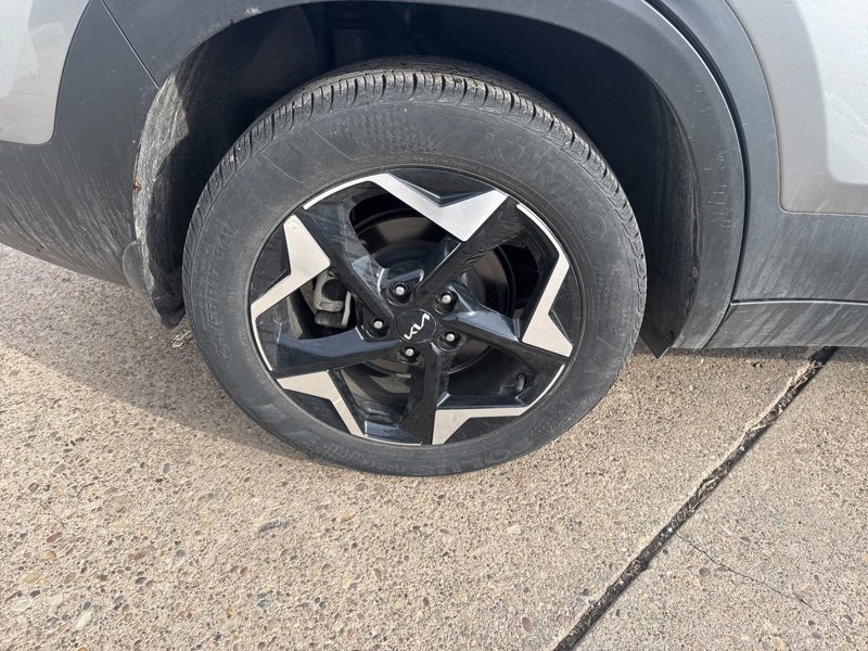 Used 2024 Kia Seltos EX image 7