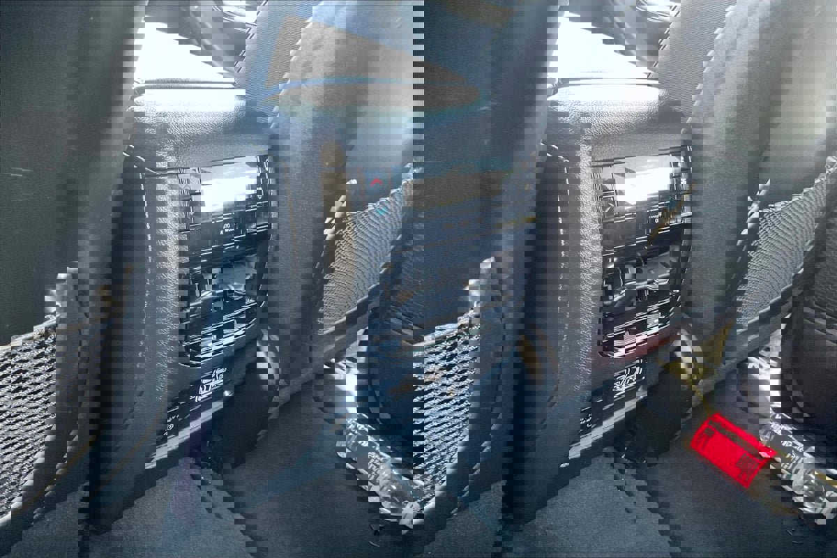 Used 2024 Jeep Grand Cherokee L Laredo image 29