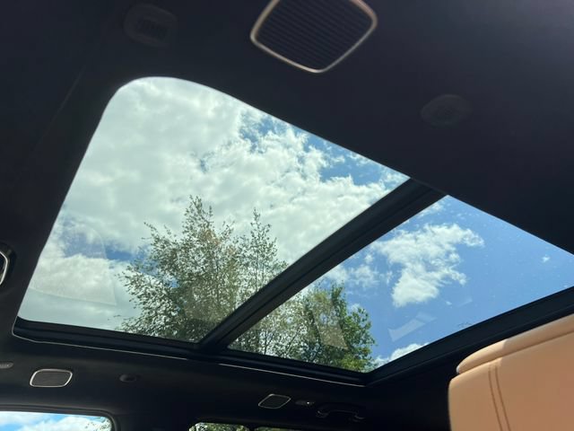 Used 2025 Jeep Grand Wagoneer Series III w/ Rear Seat Video Group 1 AWD/4WD image 8