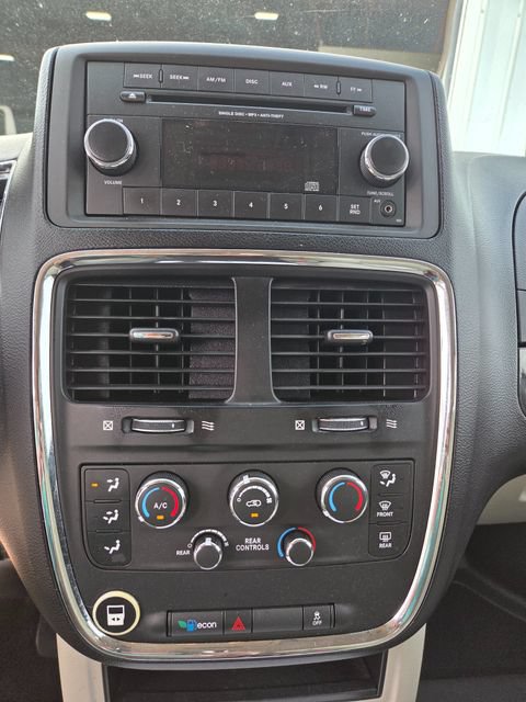 Used 2012 Dodge Grand Caravan SXT FWD image 14
