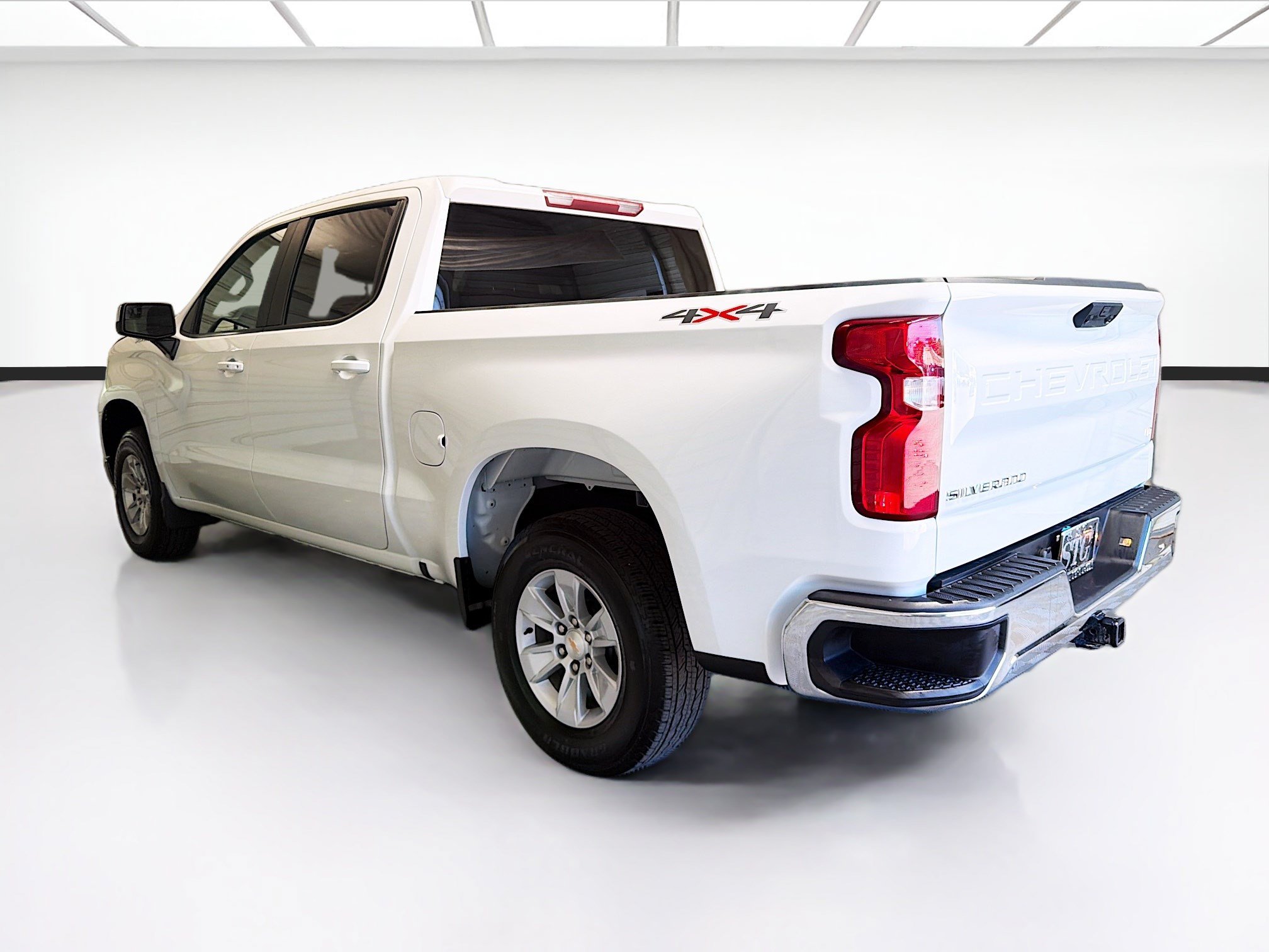 Used 2025 Chevrolet Silverado 1500 LT AWD/4WD image 6