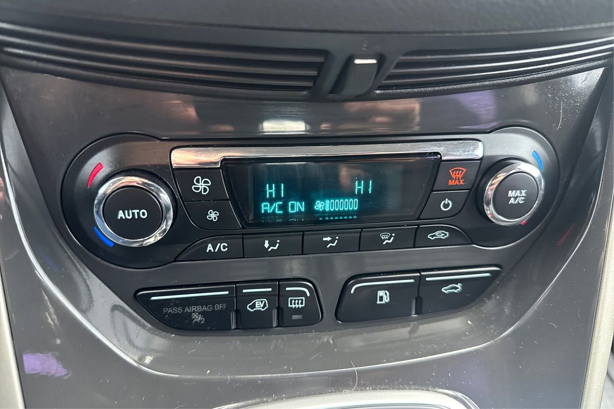 Used 2016 Ford C-MAX Energi SEL w/ Equipment Group 302A image 28