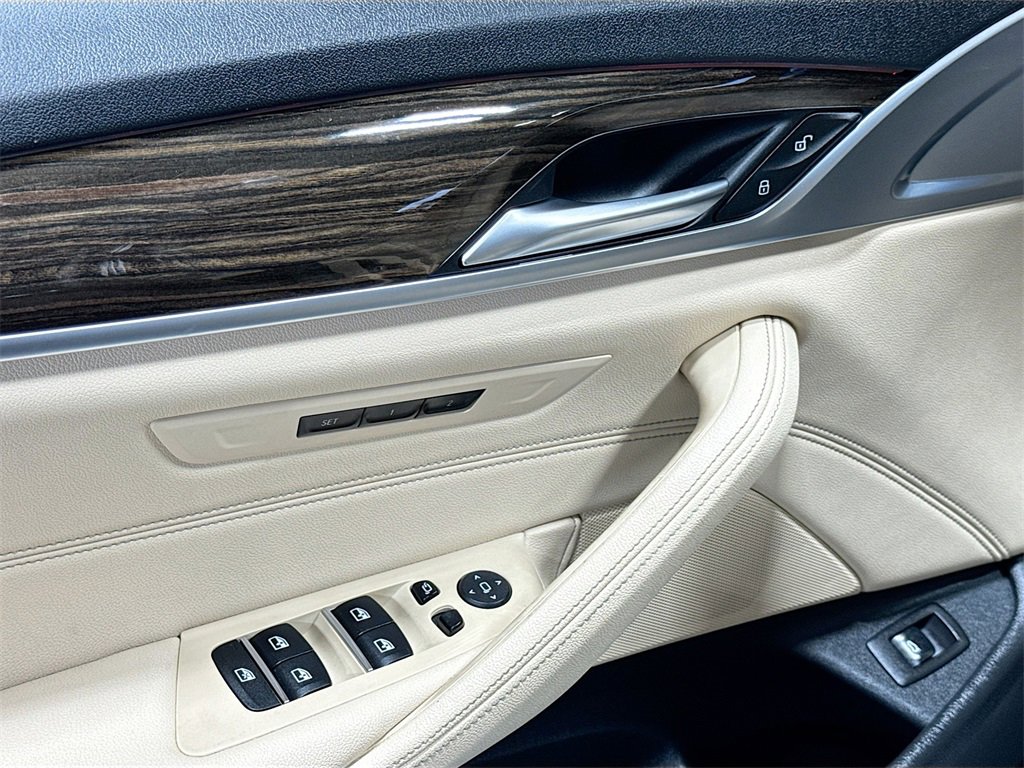 Used 2022 BMW 530i w/ Convenience Package image 25