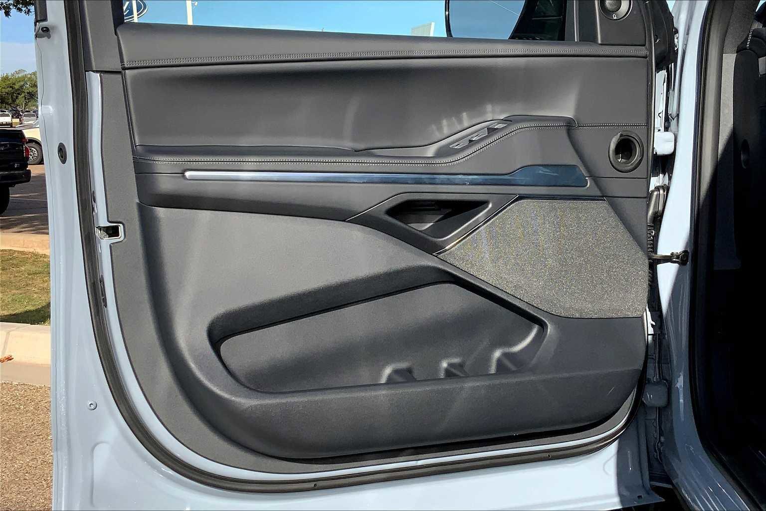 New 2025 Lincoln Navigator L Reserve w/ Jet Appearance Package image 10