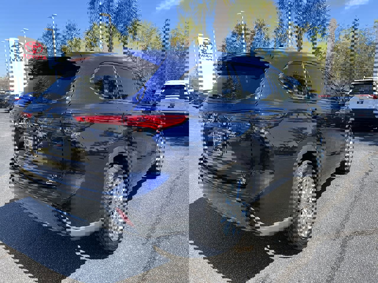 Used 2023 Toyota Highlander Limited image 10