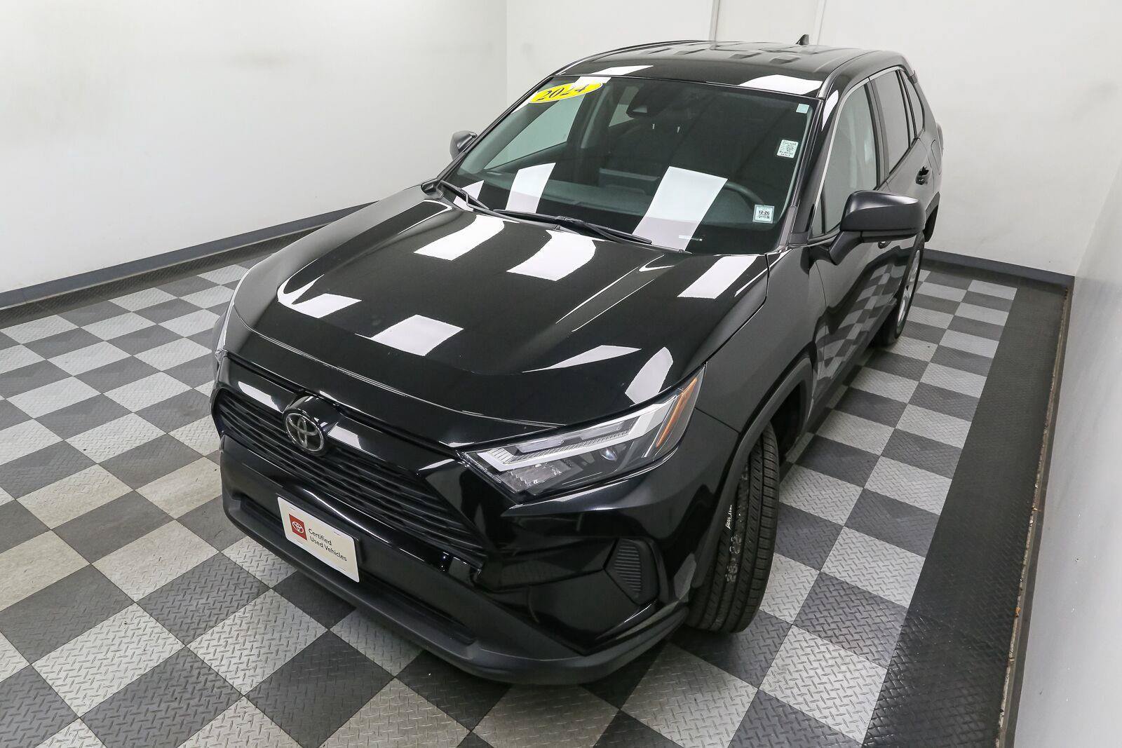 Certified 2024 Toyota RAV4 LE AWD/4WD image 7