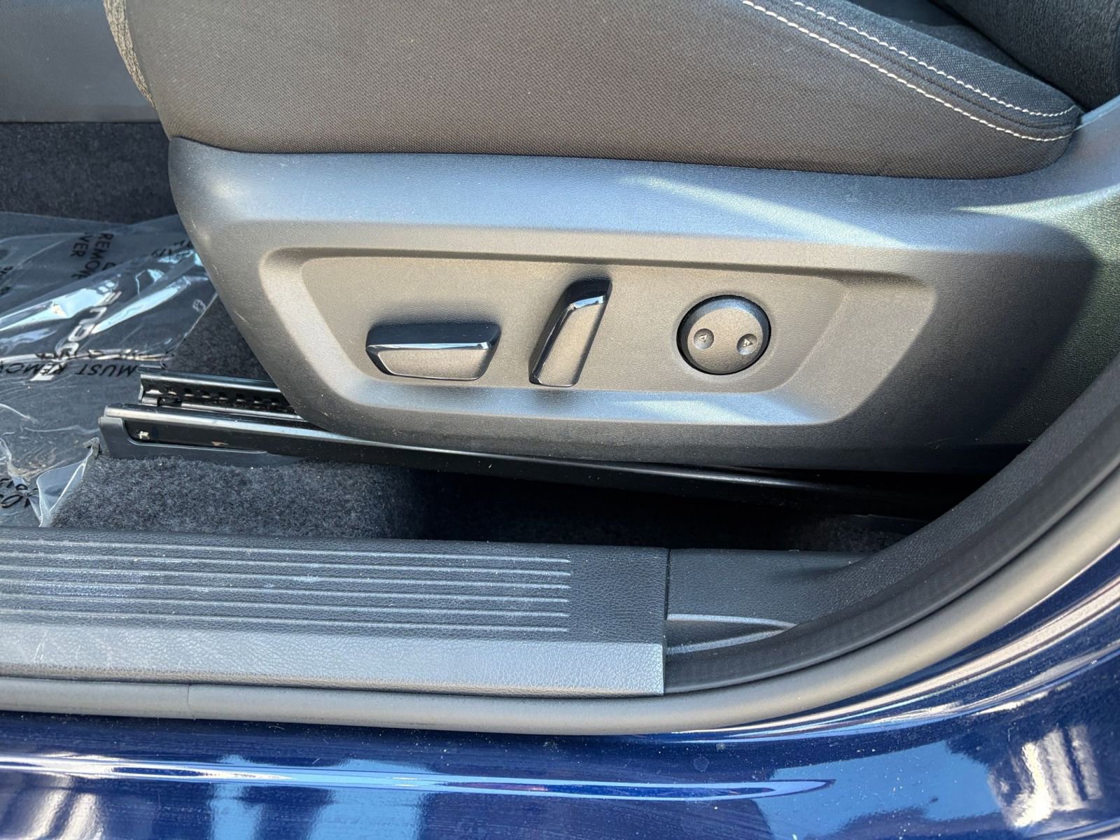 Used 2025 Nissan Rogue SV FWD image 23