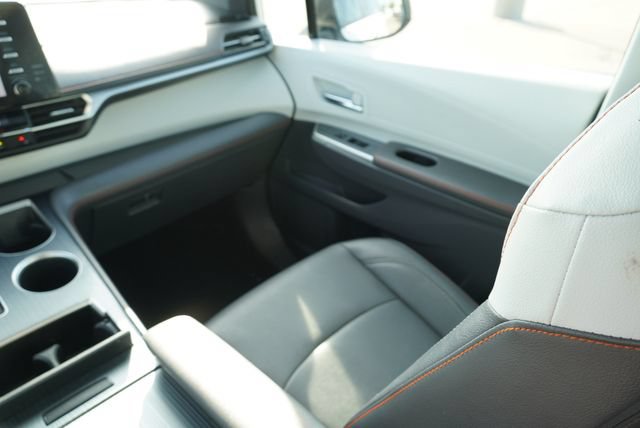 Used 2023 Toyota Sienna XSE FWD image 16
