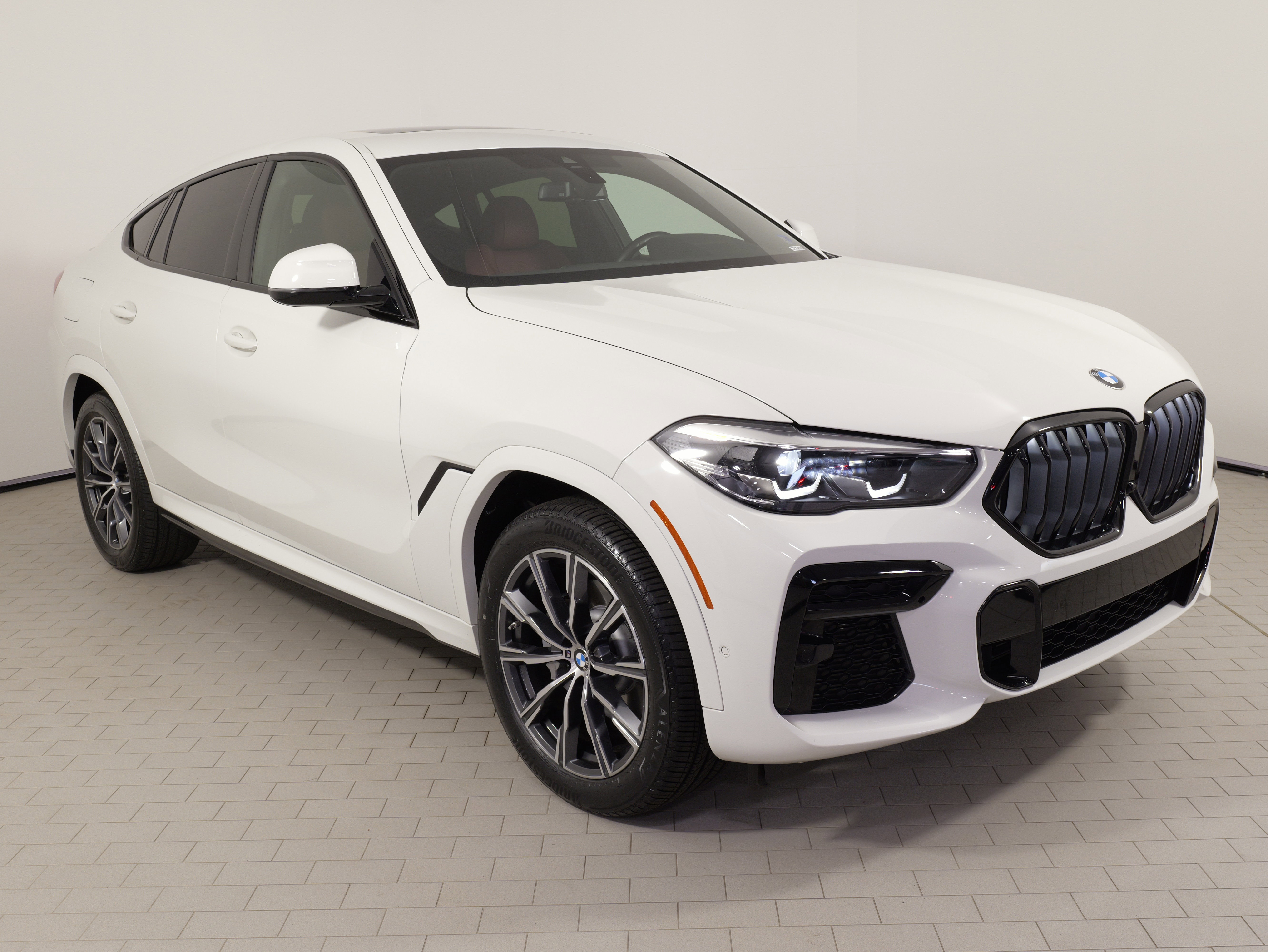 Used 2022 BMW X6 xDrive40i w/ M Sport Package AWD/4WD image 9