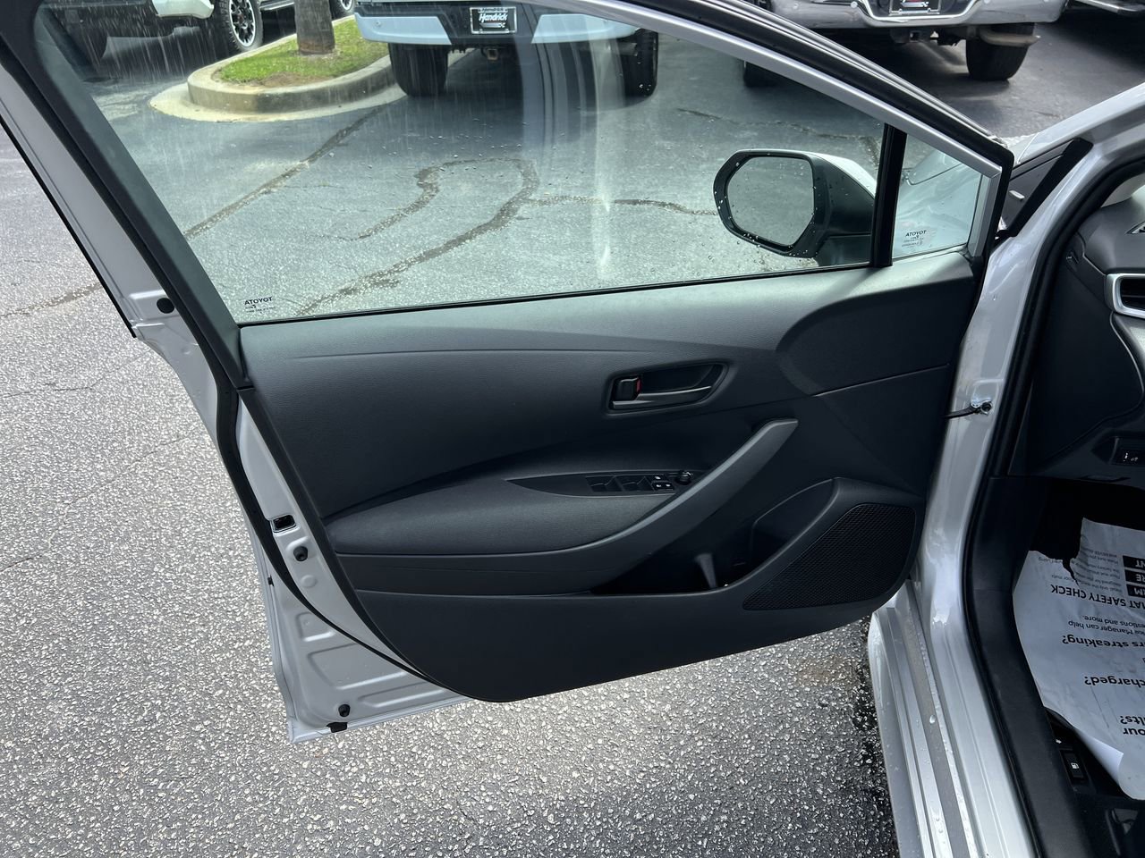 Used 2024 Toyota Corolla LE FWD image 13