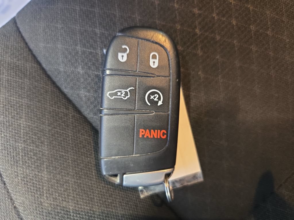 Used 2021 Jeep Grand Cherokee Laredo AWD/4WD image 40