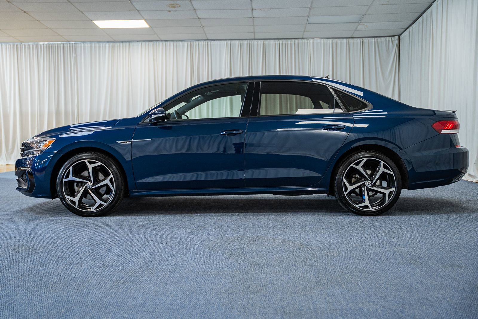 Used 2021 Volkswagen Passat 2.0T R-Line FWD image 5