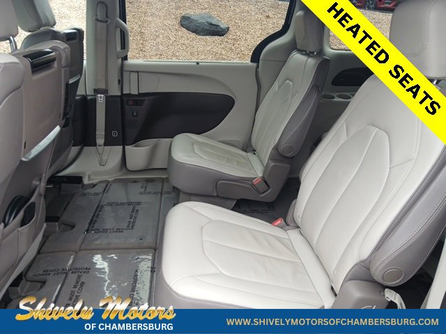 Used 2017 Chrysler Pacifica Touring-L Plus w/ Tire & Wheel Group image 13