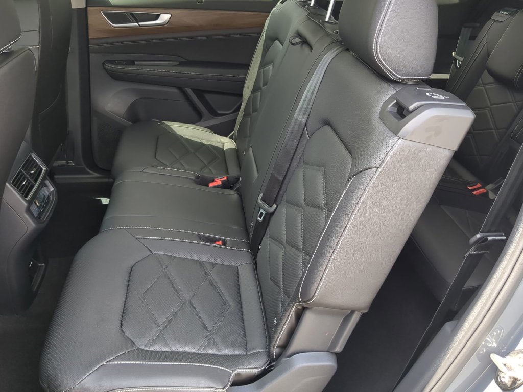 New 2026 Volkswagen Atlas SE FWD image 18