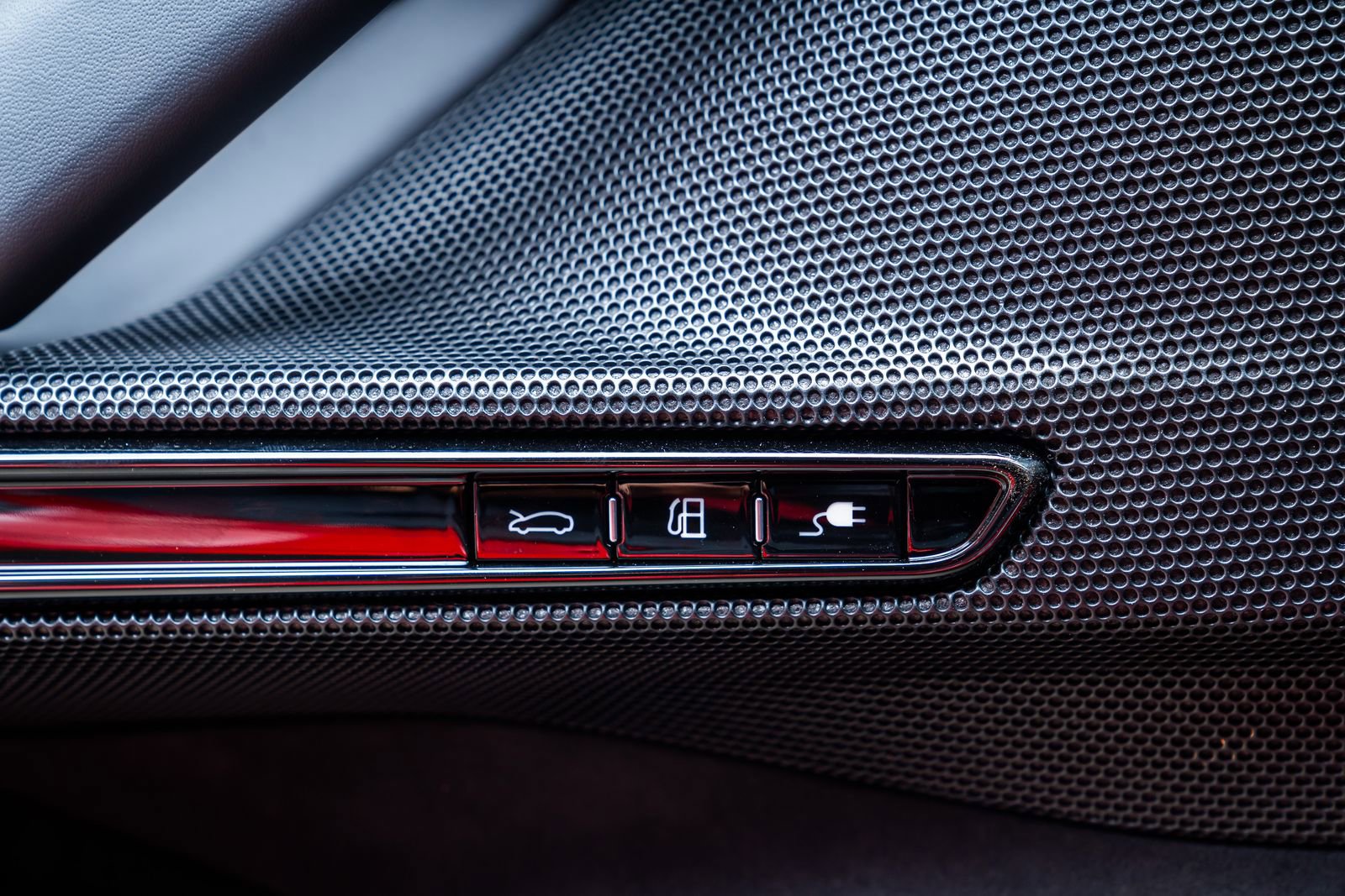 Used 2022 Ferrari SF90 Stradale AWD/4WD image 22