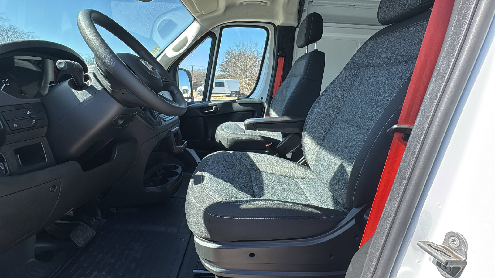 Used 2025 RAM ProMaster 2500 w/ Convenience Group image 9