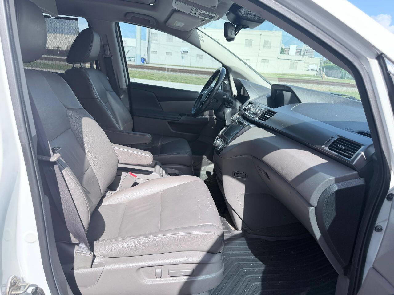 Used 2014 Honda Odyssey Touring Elite image 23