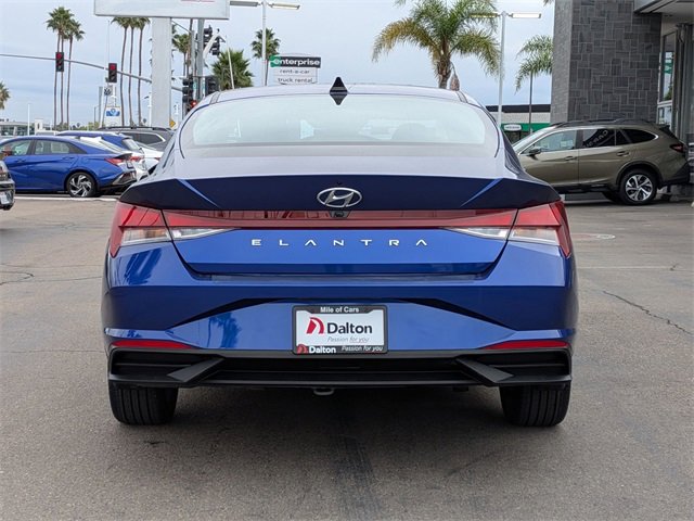 Used 2023 Hyundai Elantra SEL w/ Convenience Package image 3