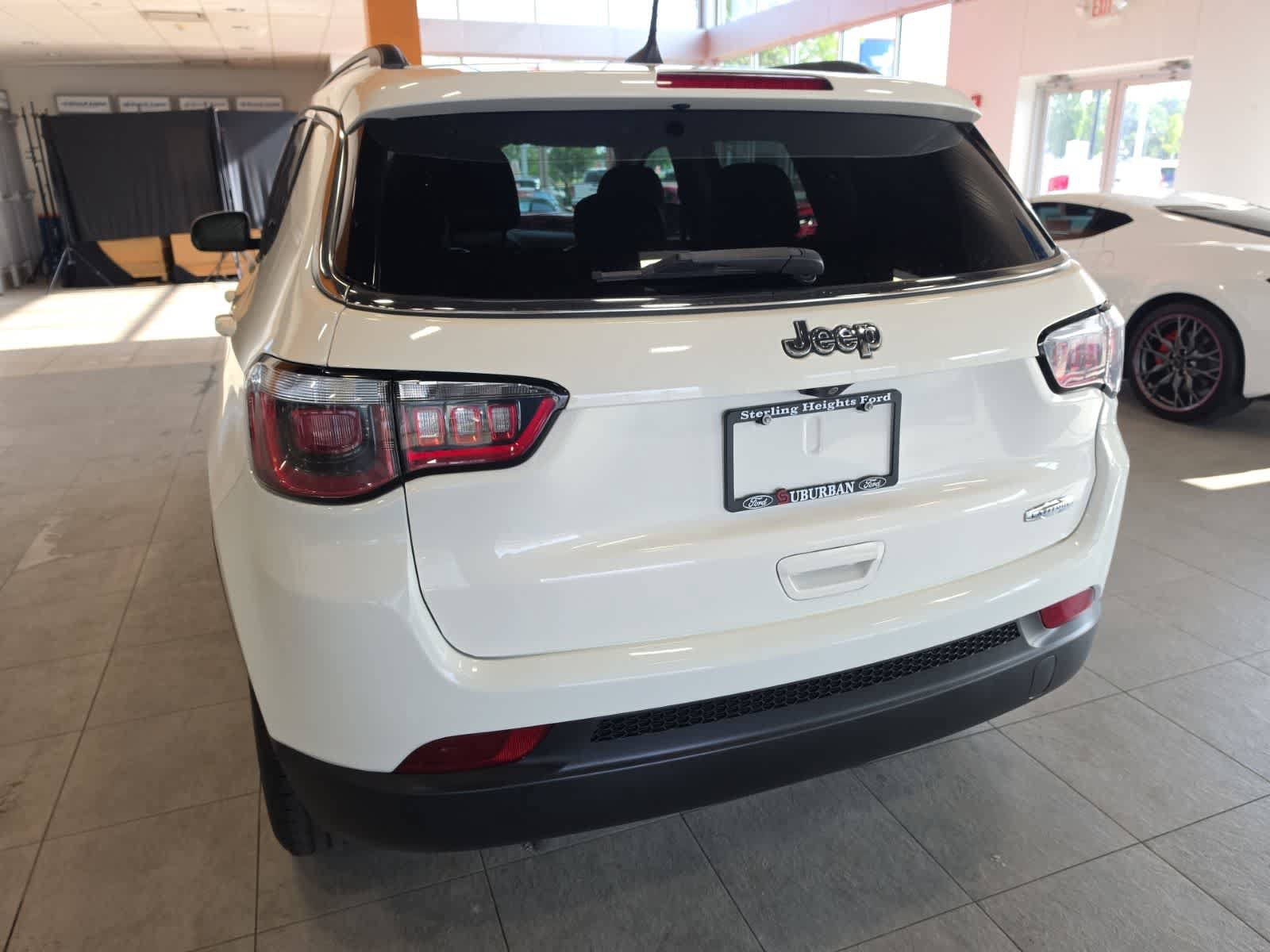 Used 2018 Jeep Compass Latitude w/ Popular Equipment Group FWD image 10