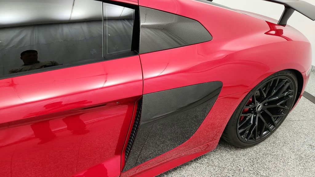Used 2017 Audi R8 V10 w/ Carbon Exterior Package image 16