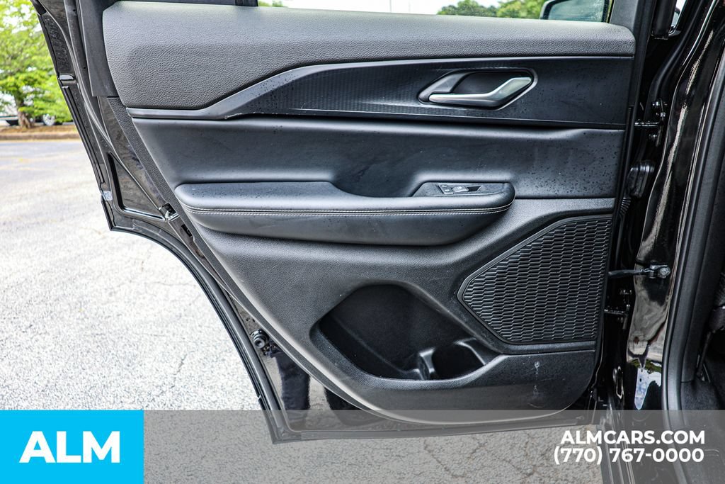 Used 2025 Jeep Grand Cherokee Altitude AWD/4WD image 48