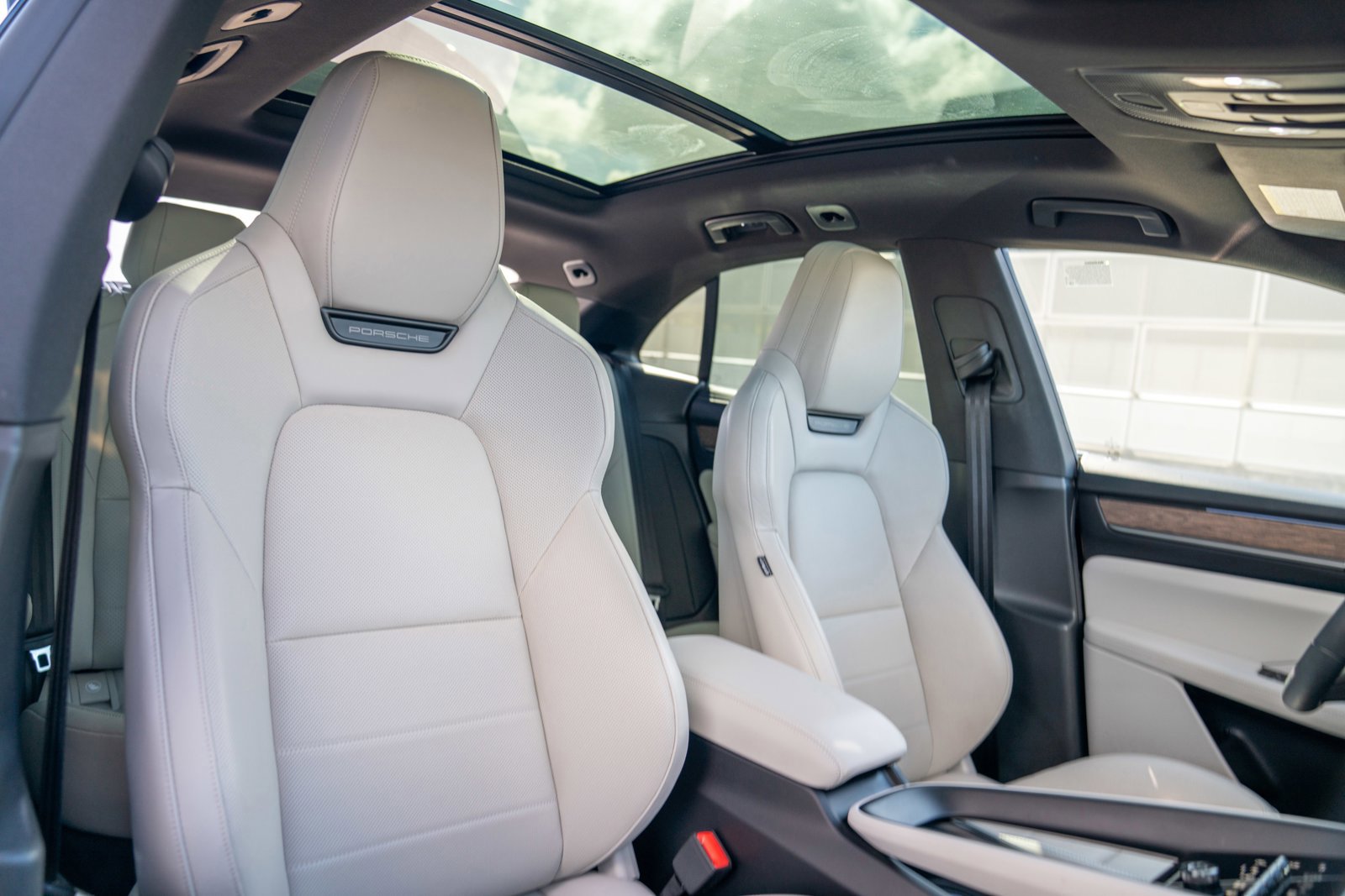 Certified 2025 Porsche Macan 4 Electric AWD/4WD image 27