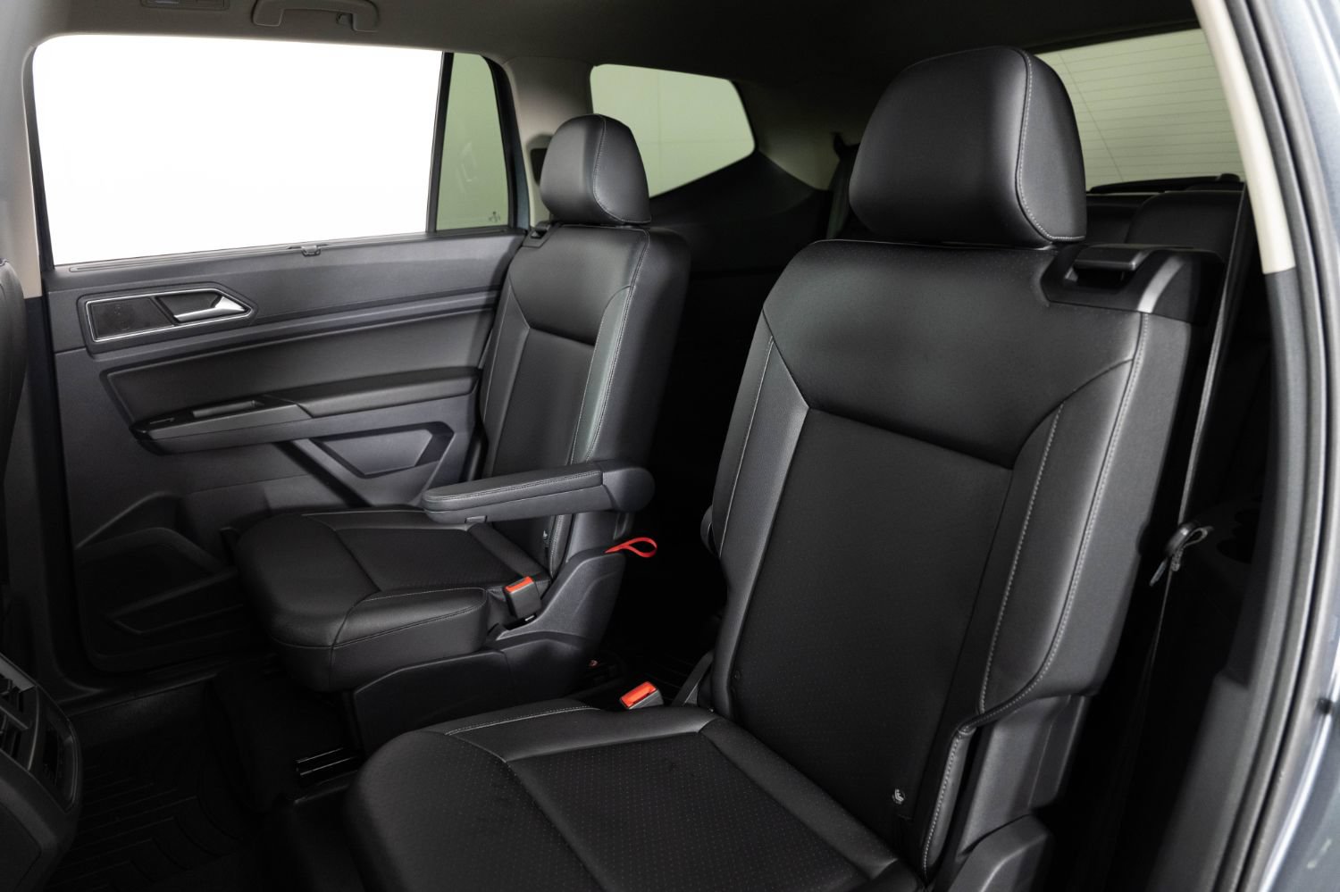 Used 2019 Volkswagen Atlas SEL R-Line AWD/4WD image 18