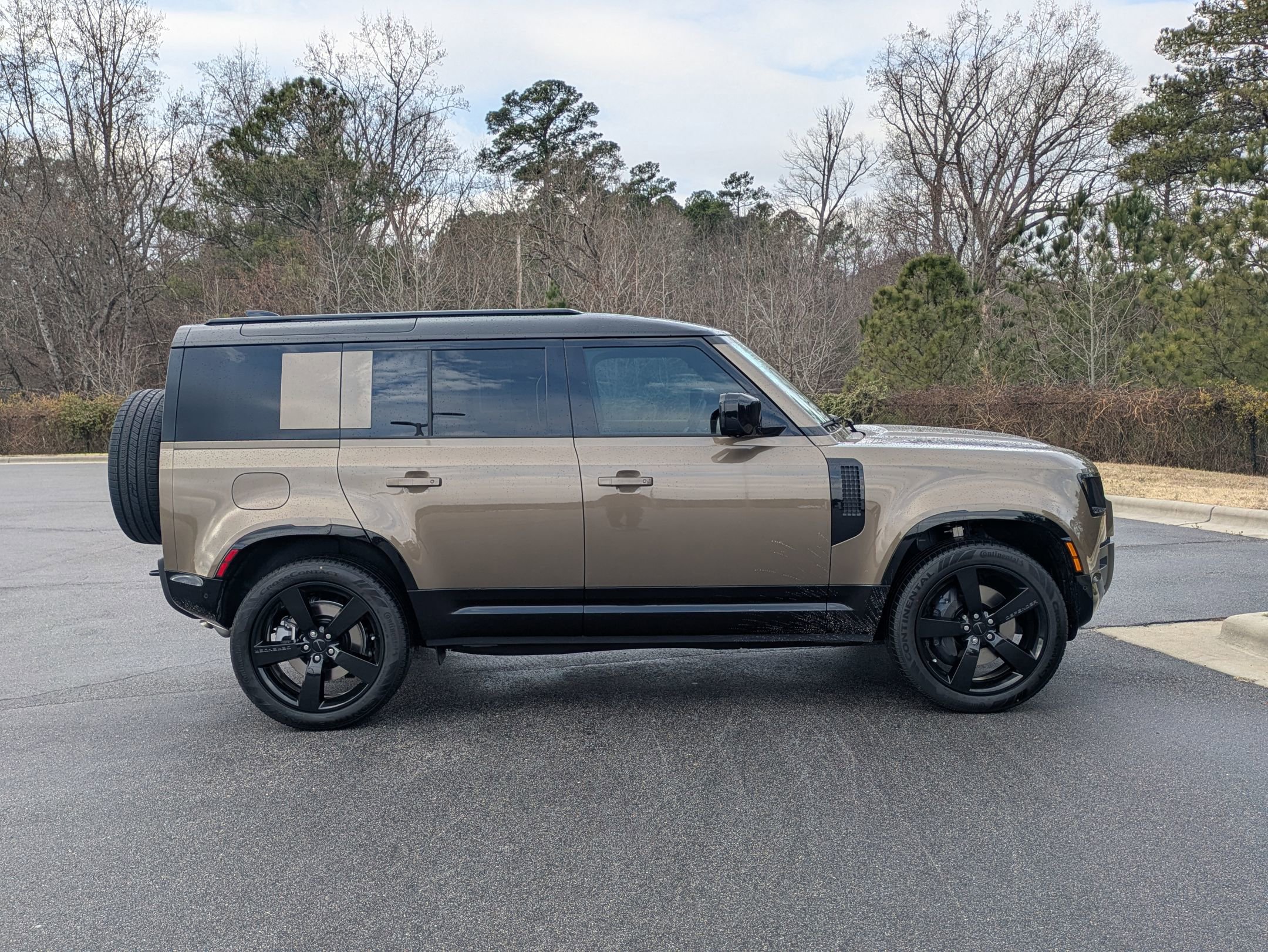 New 2026 Land Rover Defender 110 X-Dynamic SE image 4