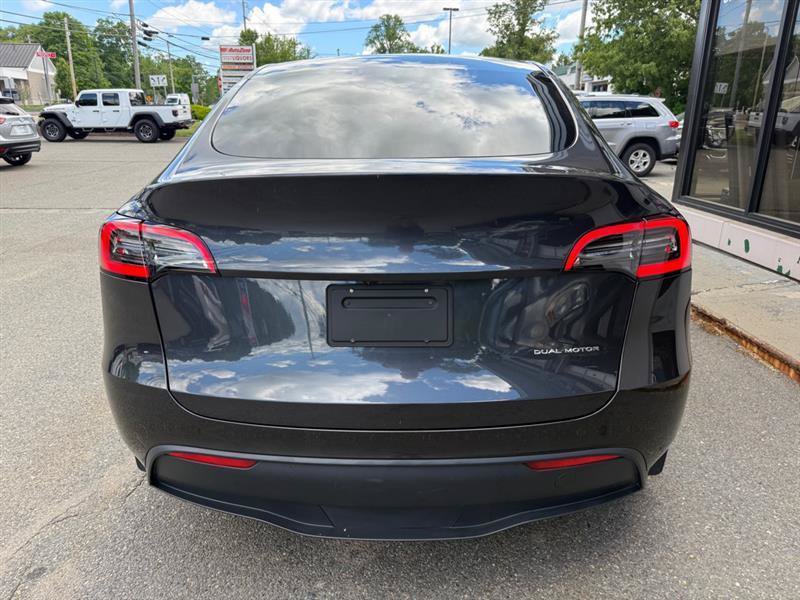Used 2024 Tesla Model Y Long Range AWD/4WD image 3