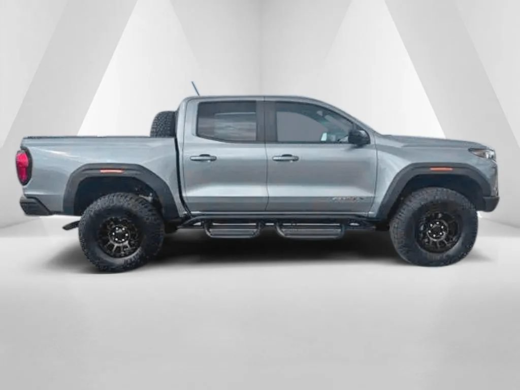 Used 2024 GMC Canyon AT4X w/ AT4X AEV Edition AWD/4WD image 8