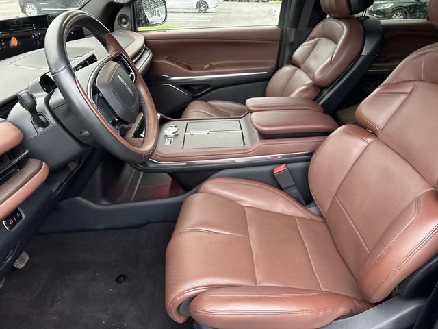 Certified 2025 Lincoln Navigator Reserve AWD/4WD image 11